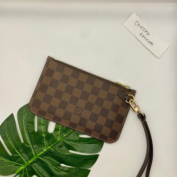 Louis Vuitton Neverfull Clutch Purse Pouch Damier Ebene Interior Everyday Travel - Picture 2 of 16